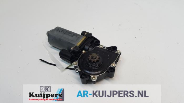 Door window motor from a BMW 3 serie Compact (E36/5) 316i 1999