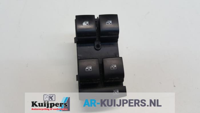 Multi-functional window switch from a Chevrolet Cruze (300) 1.8 16V VVT 2010