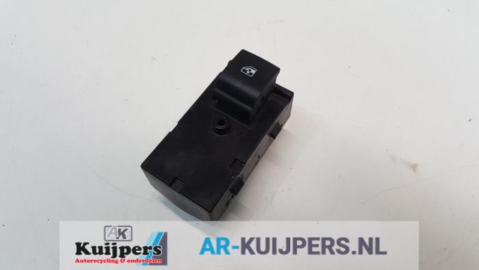Electric window switch from a Chevrolet Cruze (300) 1.8 16V VVT 2010