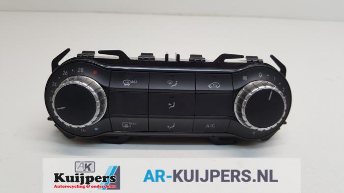 Air conditioning control panel from a Mercedes-Benz CLA (117.3) 2.0 CLA-250 Turbo 16V 4-Matic 2016