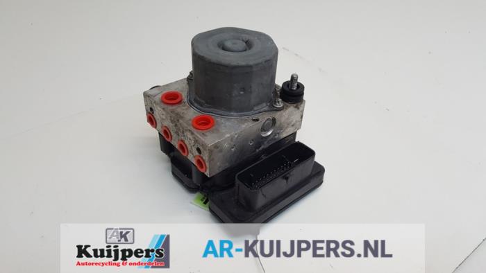 Pompe ABS Mercedes CLA (117.3), 2013 / 2019 2.0 CLA-250 Turbo 16V 4-Matic, Berline, 4 portes, Essence, 1.991cc, 160kW (218pk), 4x4, M270920, 2015-07 / 2019-03, 117.351 (Occasion)