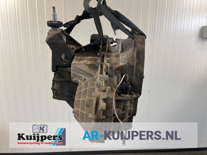 Gearbox from a Renault Master III (FD/HD) 2.2 dCi 16V 2001