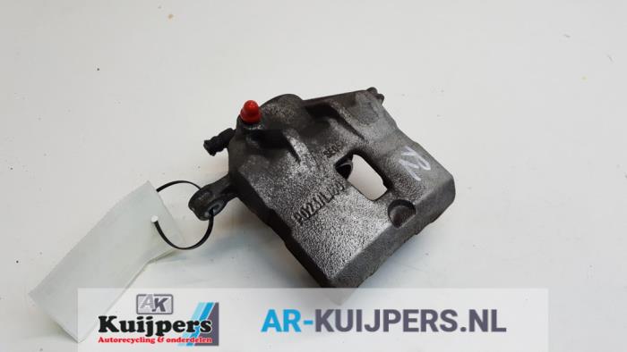 Gebrauchte Bremszange rechts vorne Kia Sportage (JE) 2.0 CVVT 16V 4x2 Preis € 24,00 Margenregelung angeboten von Autorecycling Kuijpers