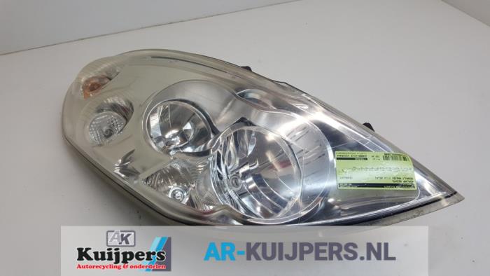 Używane Reflektor prawy Renault Master III (EV/HV/UV/VA/VB/VD/VF/VG/VJ) 2.3 dCi 150 16V RWD Cena € 125,00 Procedura marży oferowane przez Autorecycling Kuijpers