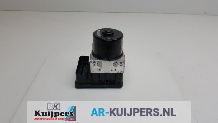 Begagnade ABS-pump Ford Focus 2 Wagon 1.8 16V Pris € 50,00 Marginaltabell erbjuds av Autorecycling Kuijpers