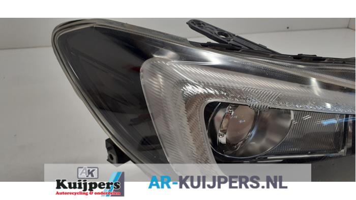 Używane Reflektor prawy Subaru WRX (VA) 2.5 16V Sti Cena € 150,00 Procedura marży oferowane przez Autorecycling Kuijpers
