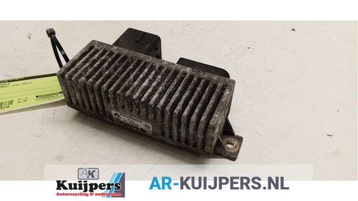 Używane Modul wentylator Renault Scénic III (JZ) 1.5 dCi 110 Cena € 20,00 Procedura marży oferowane przez Autorecycling Kuijpers