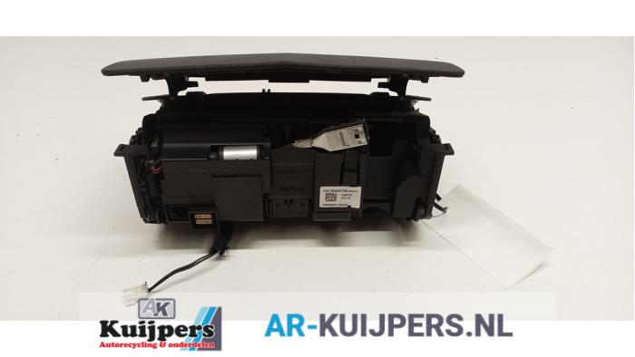 Begagnade Innerdisplay Mercedes C Estate (S204) 2.2 C-220 CDI 16V BlueEfficiency Pris € 200,00 Marginaltabell erbjuds av Autorecycling Kuijpers