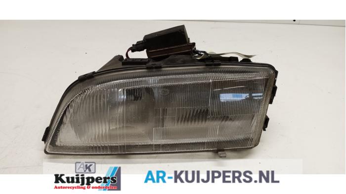 Używane Reflektor lewy Volvo C70 (NK) 2.3 T5 20V Cena € 35,00 Procedura marży oferowane przez Autorecycling Kuijpers