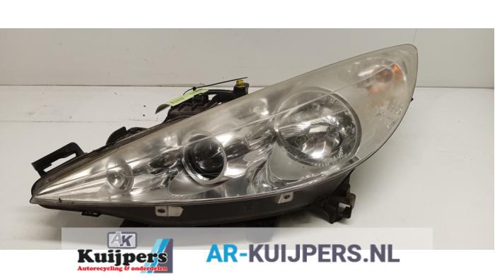 Używane Reflektor lewy Peugeot 207 CC (WB) 1.6 16V Cena € 45,00 Procedura marży oferowane przez Autorecycling Kuijpers