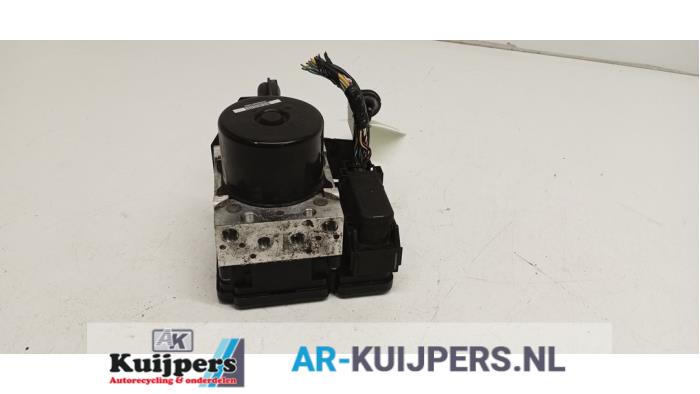 Usagé Bloc ABS Ford C-Max (DXA) 1.0 Ti-VCT EcoBoost 12V 125 Prix € 40,00 Règlement à la marge proposé par Autorecycling Kuijpers