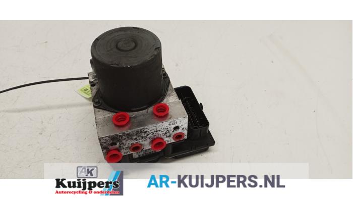 Usagé Pompe ABS Audi A6 Avant (C6) 2.8 V6 24V FSI Prix € 70,00 Règlement à la marge proposé par Autorecycling Kuijpers