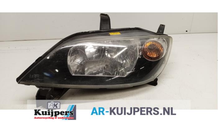 Używane Reflektor lewy Mazda 2 (NB/NC/ND/NE) 1.4 16V Cena € 39,00 Procedura marży oferowane przez Autorecycling Kuijpers