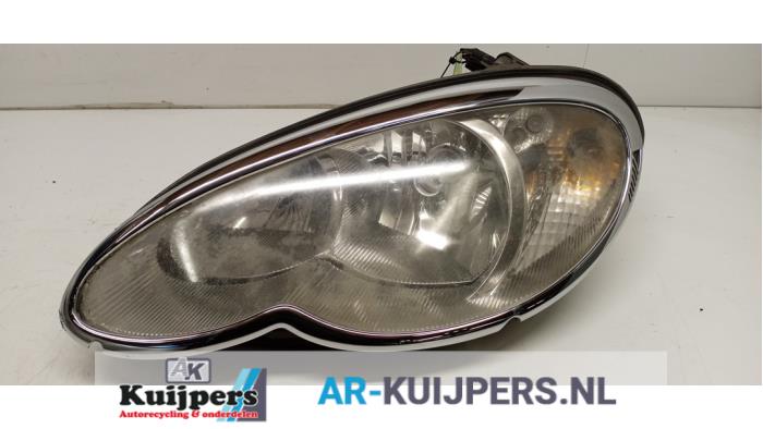 Używane Reflektor lewy Chrysler PT Cruiser 2.4 16V Cena € 35,00 Procedura marży oferowane przez Autorecycling Kuijpers