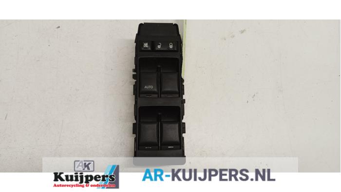 Usados Interruptor combinado de ventanillas Dodge Caliber 2.0 16V Precio € 44,00 Norma de margen ofrecido por Autorecycling Kuijpers