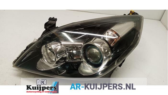Używane Reflektor lewy Opel Vectra C GTS 2.2 DIG 16V Cena € 200,00 Procedura marży oferowane przez Autorecycling Kuijpers