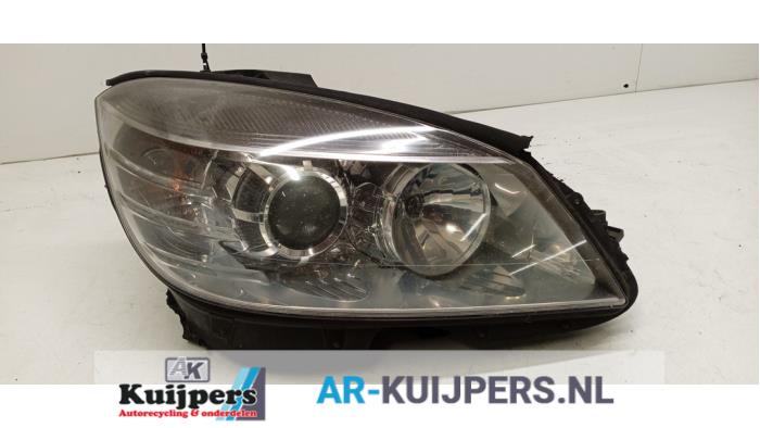 Używane Reflektor prawy Mercedes C Estate (S204) 2.2 C-200 CDI 16V BlueEFFICIENCY Cena € 165,00 Procedura marży oferowane przez Autorecycling Kuijpers