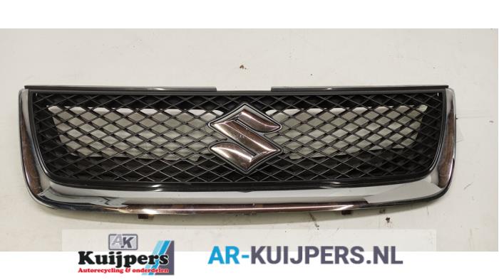 Używane Grill Suzuki Grand Vitara II (JT) 2.0 16V Cena € 70,00 Procedura marży oferowane przez Autorecycling Kuijpers