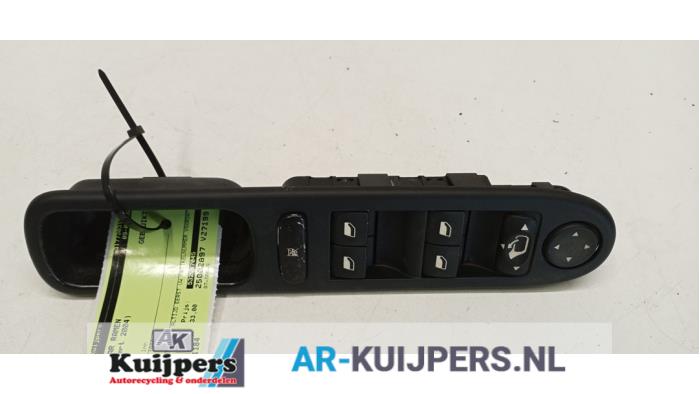 Usados Interruptor combinado de ventanillas Peugeot 307 CC (3B) 2.0 16V Precio € 33,00 Norma de margen ofrecido por Autorecycling Kuijpers