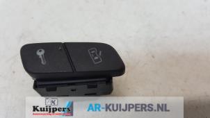 Used Central locking switch Volkswagen Polo IV (9N1/2/3) Price € 10,00 Margin scheme offered by Autorecycling Kuijpers