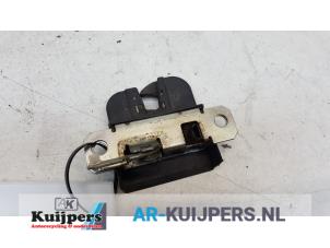 Usagé Mécanique de verrouillage hayon Volkswagen Polo IV (9N1/2/3) Prix € 10,00 Règlement à la marge proposé par Autorecycling Kuijpers