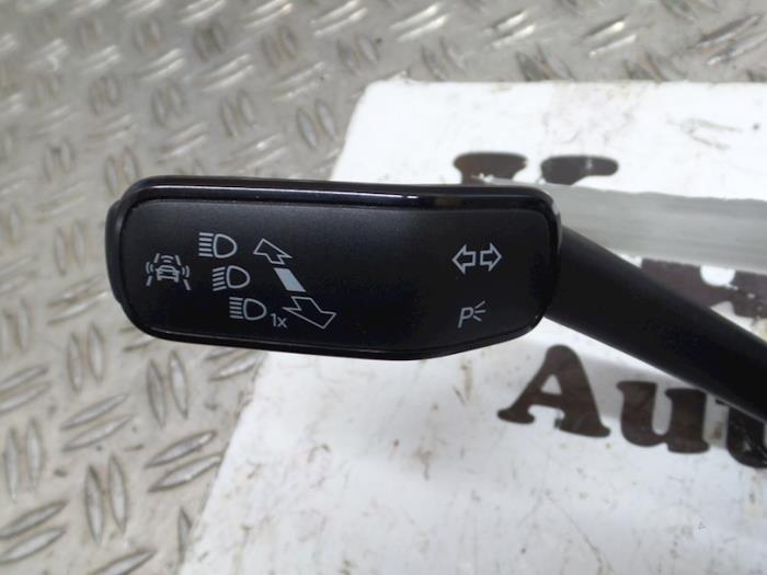 Steering column stalk from a Volkswagen Golf VII (AUA) 1.6 TDI BlueMotion 16V 2014