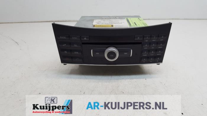 Używane Radio Mercedes E (W212) E-250 CDI 16V BlueEfficiency,BlueTec Cena € 75,00 Procedura marży oferowane przez Autorecycling Kuijpers