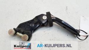 Used Sliding door roller, left Volkswagen Caddy IV 2.0 TDI 102 Price € 10,00 Margin scheme offered by Autorecycling Kuijpers