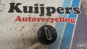 Usados Interruptor de luz Volkswagen Golf VII (AUA) 2.0 TDI 4Motion 16V Precio € 15,00 Norma de margen ofrecido por Autorecycling Kuijpers