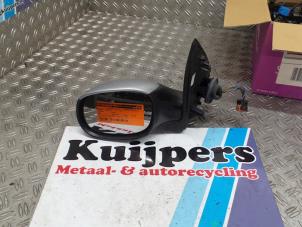 Used Wing mirror, left Peugeot 206 SW (2E/K) 1.6 HDi 16V FAP Price € 14,00 Margin scheme offered by Autorecycling Kuijpers