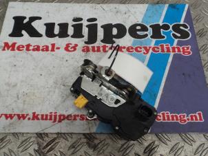 Usagé Serrure portière mécanique 4portes arrière gauche Opel Antara (LA6) 2.4 16V 4x4 Prix € 20,00 Règlement à la marge proposé par Autorecycling Kuijpers