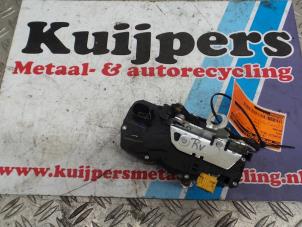 Usagé Serrure avant droite Opel Antara (LA6) 2.4 16V 4x4 Prix € 20,00 Règlement à la marge proposé par Autorecycling Kuijpers