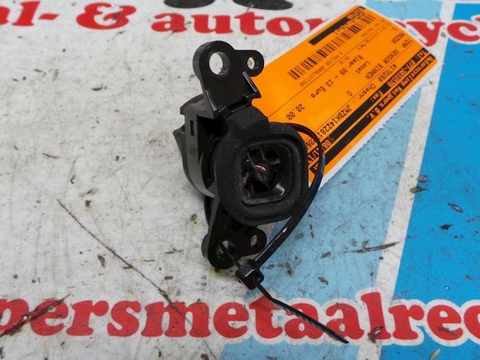 Mazda 3. Interior temperature sensors stock