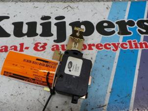 Used Tank flap lock motor Landrover Discovery III (LAA/TAA) 2.7 TD V6 Price € 19,00 Margin scheme offered by Autorecycling Kuijpers