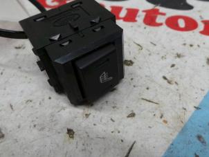 Used Seat heating switch Landrover Discovery III (LAA/TAA) 2.7 TD V6 Price € 11,00 Margin scheme offered by Autorecycling Kuijpers