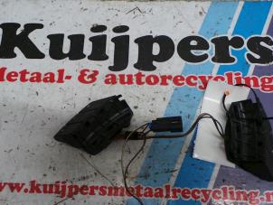 Używane Kierownica multifunkcyjna Opel Corsa C (F08/68) 1.3 CDTi 16V Cena € 15,00 Procedura marży oferowane przez Autorecycling Kuijpers