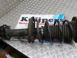 Used Fronts shock absorber, left Opel Signum (F48) 2.2 DGI 16V Kat. Price € 25,00 Margin scheme offered by Autorecycling Kuijpers