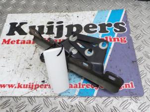 Used Bonnet Hinge Opel Vectra C Caravan 1.9 CDTI 16V Price € 25,00 Margin scheme offered by Autorecycling Kuijpers