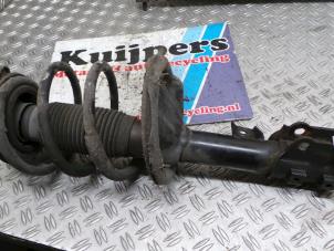 Used Fronts shock absorber, left Kia Cee'd Sporty Wagon (EDF) 1.6 CVVT 16V Price € 25,00 Margin scheme offered by Autorecycling Kuijpers