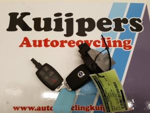 Usados Cerradura de contacto y llave Volvo C30 (EK/MK) 1.6 D 16V Precio € 95,00 Norma de margen ofrecido por Autorecycling Kuijpers