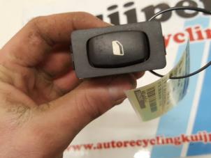 Usagé Commutateur vitre électrique Citroen C8 (EA/EB) 2.2 HDi 16V Prix € 15,00 Règlement à la marge proposé par Autorecycling Kuijpers