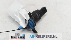 Used Windscreen washer pump Mercedes Vaneo (W414) 1.7 CDI 16V Price € 10,00 Margin scheme offered by Autorecycling Kuijpers