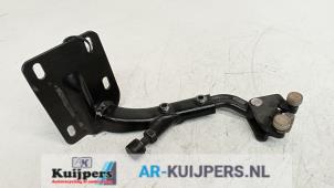 Used Sliding door roller, left Mercedes Vaneo (W414) 1.7 CDI 16V Price € 25,00 Margin scheme offered by Autorecycling Kuijpers
