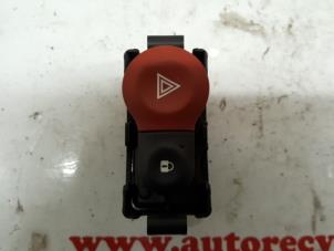 Used Panic lighting switch Renault Clio III (BR/CR) 1.5 dCi 70 Price € 10,00 Margin scheme offered by Autorecycling Kuijpers