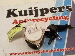 Used Rear seatbelt, centre Renault Clio III (BR/CR) 1.5 dCi 70 Price € 35,00 Margin scheme offered by Autorecycling Kuijpers
