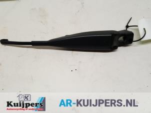 Used Front wiper arm Mercedes E (W124) Price € 30,25 Inclusive VAT offered by Autorecycling Kuijpers