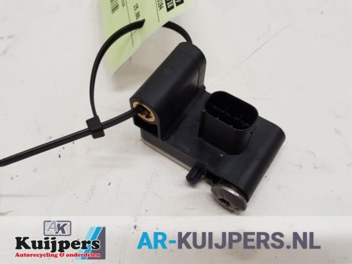 Airbag sensor from a BMW 3 serie Touring (E91) 320d 16V Corporate Lease 2007