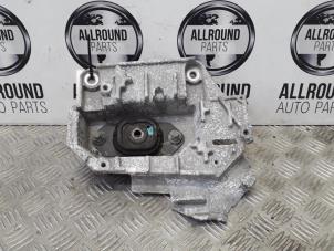 Used Engine mount Renault Clio III (BR/CR) Price on request offered by AllroundCarParts