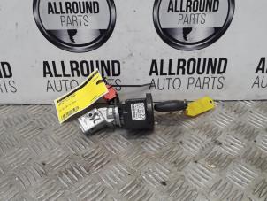 Used Ignition lock + key Renault Clio III (BR/CR) Price on request offered by AllroundCarParts