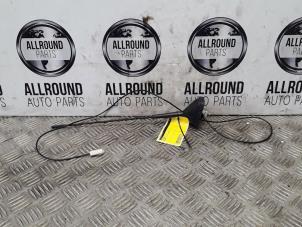Used Antenna Renault Clio IV Estate/Grandtour (7R) 0.9 Energy TCE 90 12V Price on request offered by AllroundCarParts